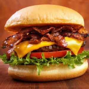 pão,  2 carnes 56g,  maionese,  milho,  alface,  tomate,  bacon,  batata frita ou palha